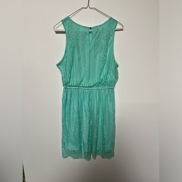 XHILARATION LACE PALE GREEN JR SIZE  M DRESS - Picture 2 of 8